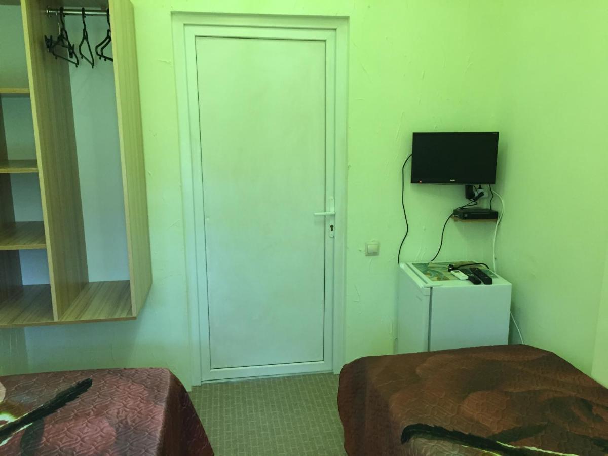Guest House Inkit Pizunda Exterior photo